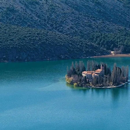 Pet Friendly Stacaravan In With Wifi Kemp Drniš