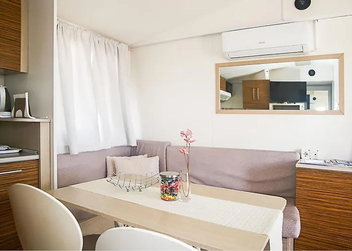 Pet Friendly Stacaravan In With Wifi אתר קמפינג 3*