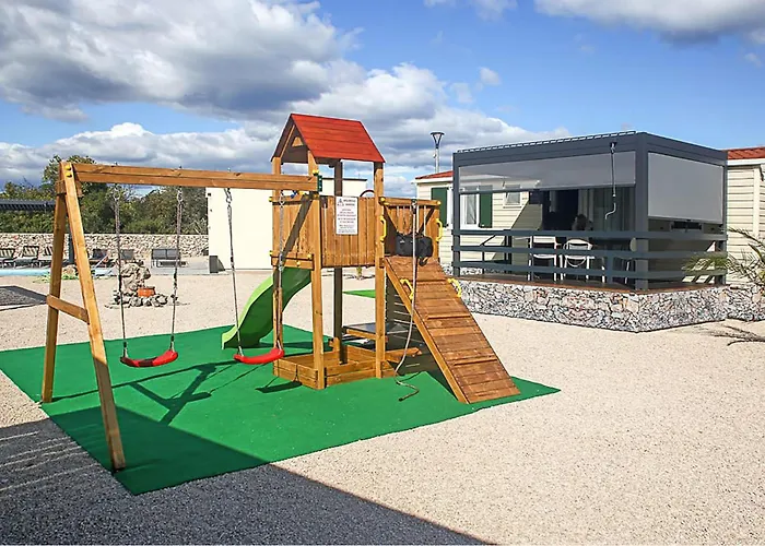 אתר קמפינג Pet Friendly Stacaravan In With Wifi Drniš